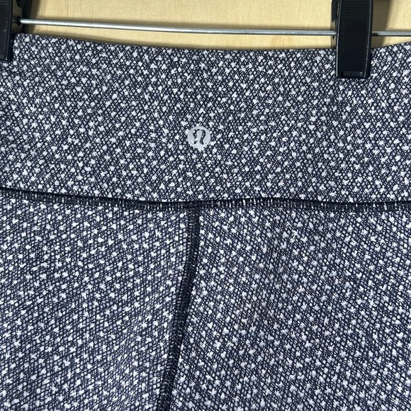 Lululemon Women’s Cropped Comfy Leggings Size 6 - Picture 9 of 10